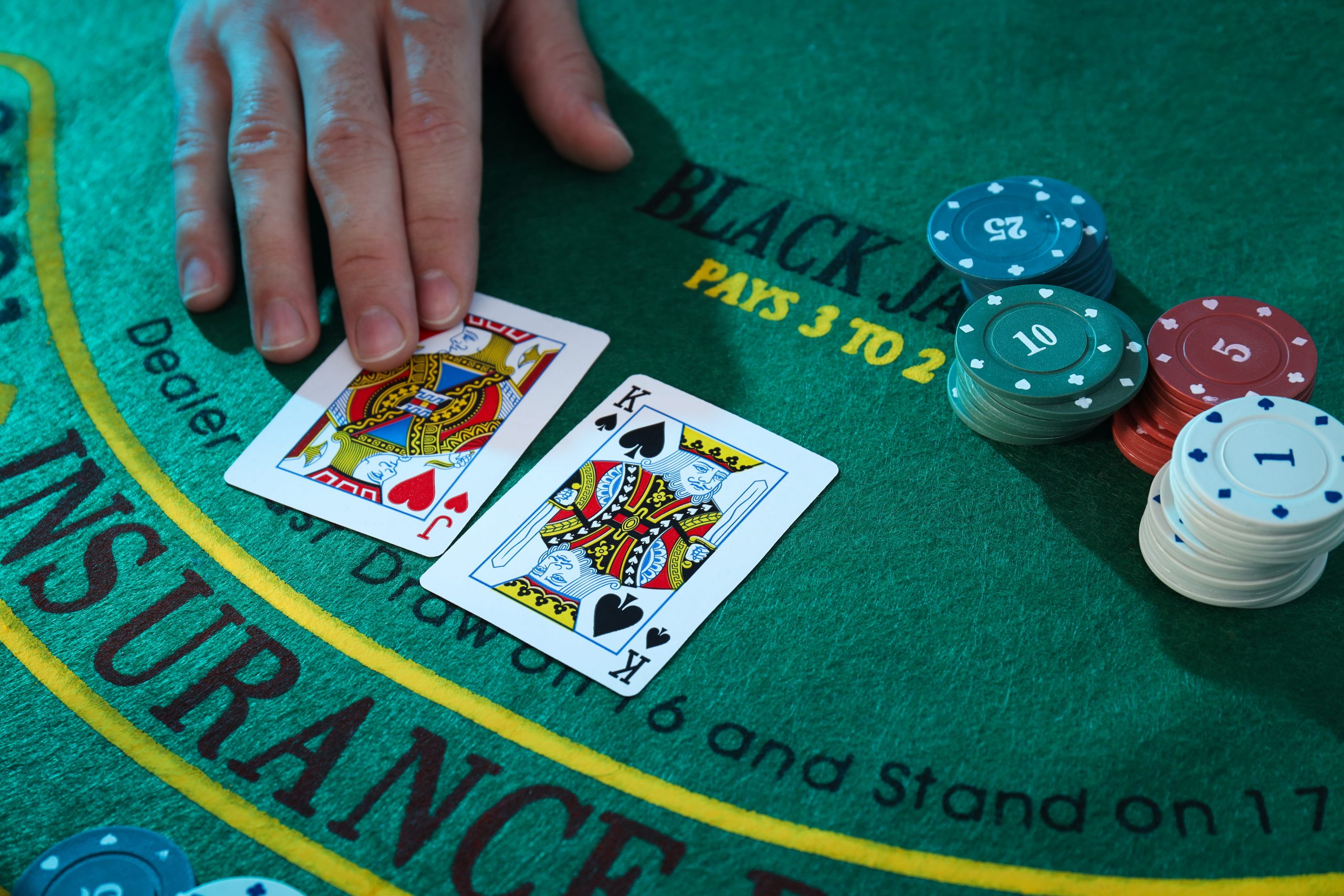 The Ultimate Guide to Live Blackjack: Bringing the Casino Floor to Your Screen